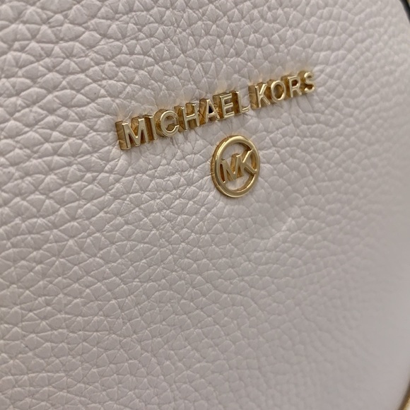 Michael kors Valerie medium pebbled leather backpack light cream color - Picture 14 of 15